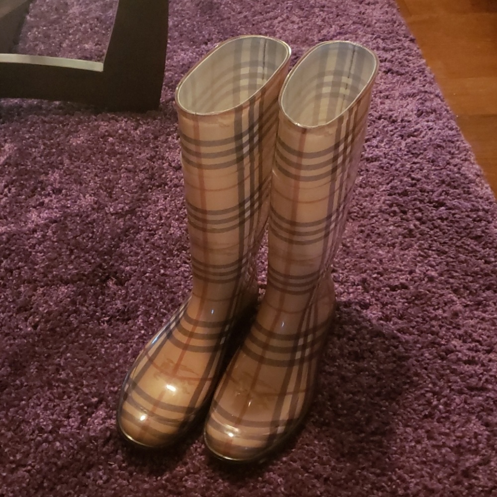 Burberry rainboots